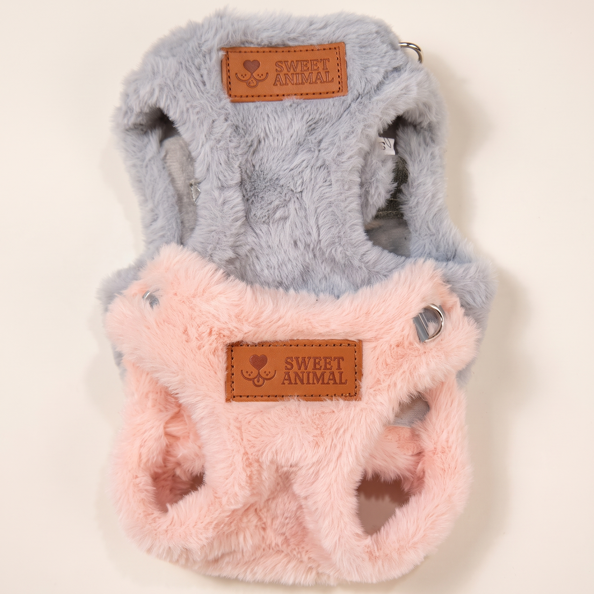 Pettorina Sweet Cloud in pelliccia ecologica con etichetta Sweet Animal